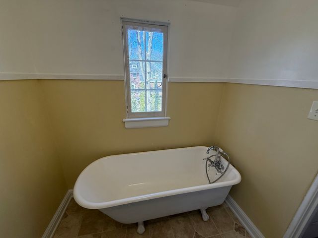 618 S Harvey Avenue, Freeport, IL 61032