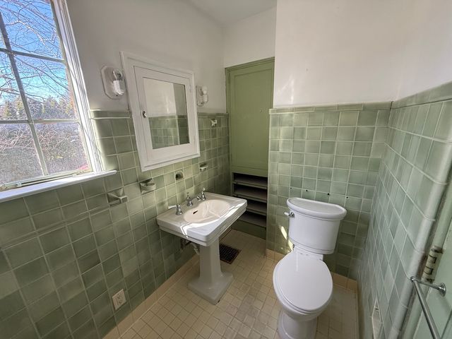 618 S Harvey Avenue, Freeport, IL 61032