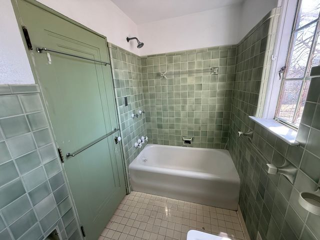 618 S Harvey Avenue, Freeport, IL 61032