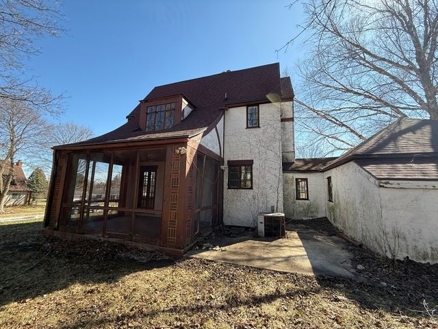 618 S Harvey Avenue, Freeport, IL 61032