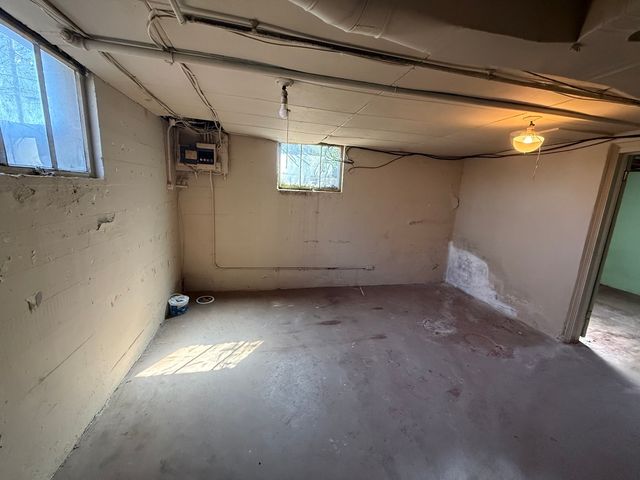 618 S Harvey Avenue, Freeport, IL 61032