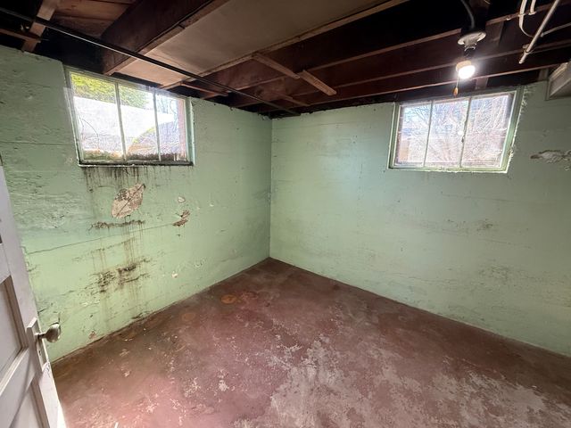 618 S Harvey Avenue, Freeport, IL 61032