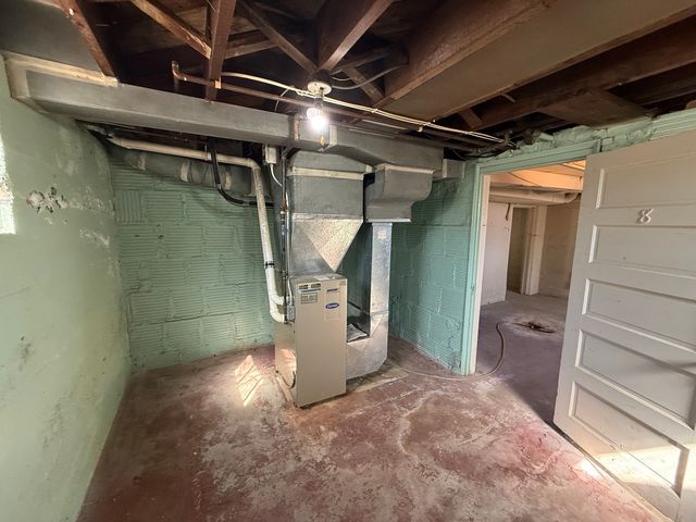 618 S Harvey Avenue, Freeport, IL 61032