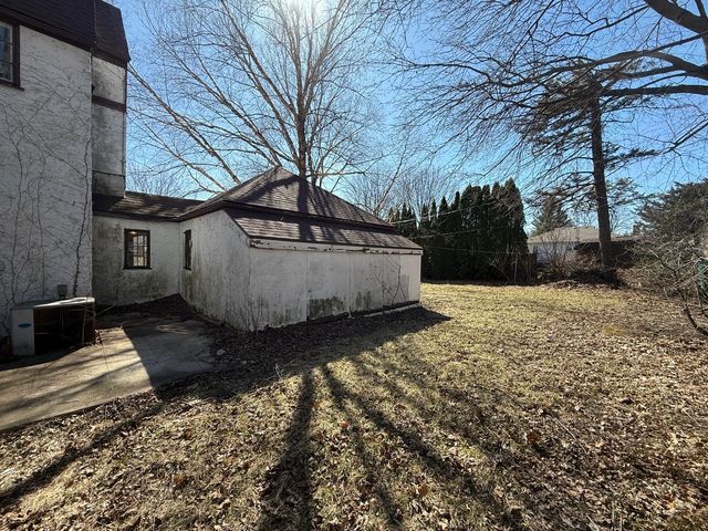 618 S Harvey Avenue, Freeport, IL 61032