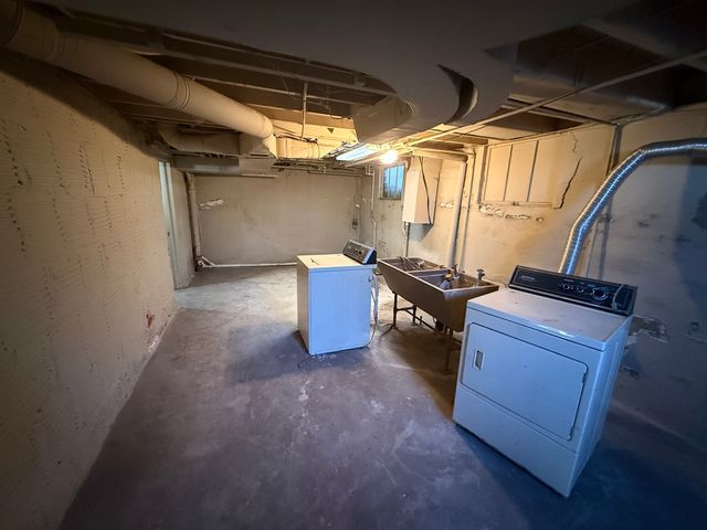 618 S Harvey Avenue, Freeport, IL 61032