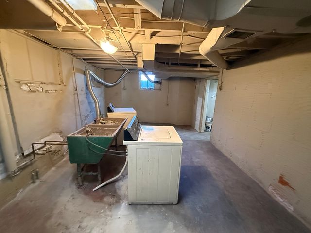 618 S Harvey Avenue, Freeport, IL 61032