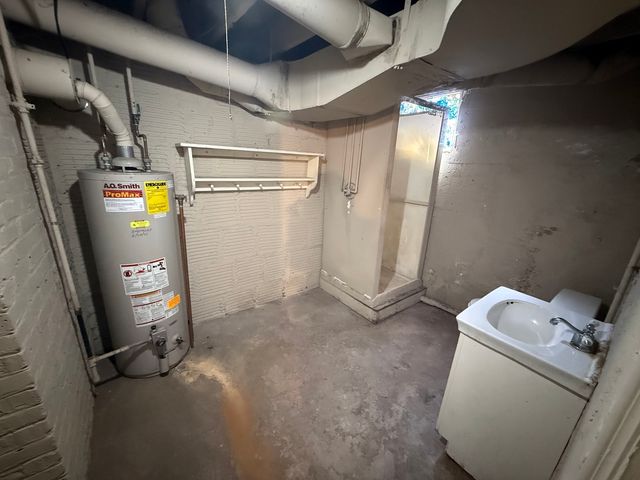 618 S Harvey Avenue, Freeport, IL 61032