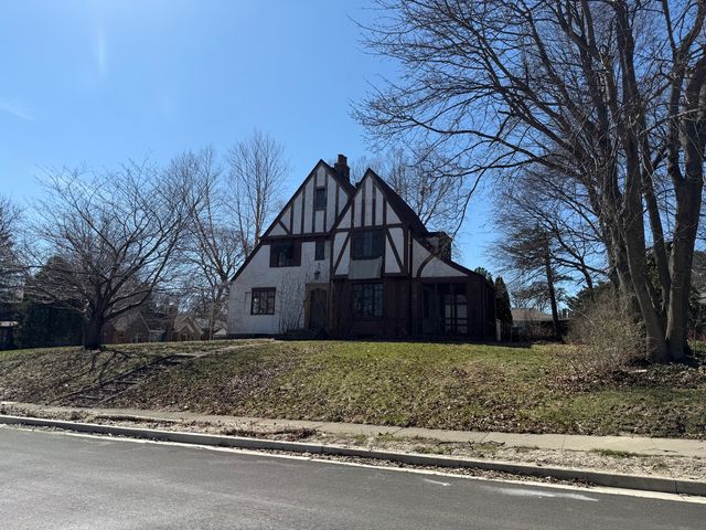 618 S Harvey Avenue, Freeport, IL 61032