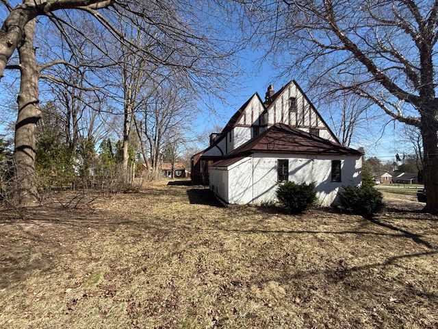 618 S Harvey Avenue, Freeport, IL 61032