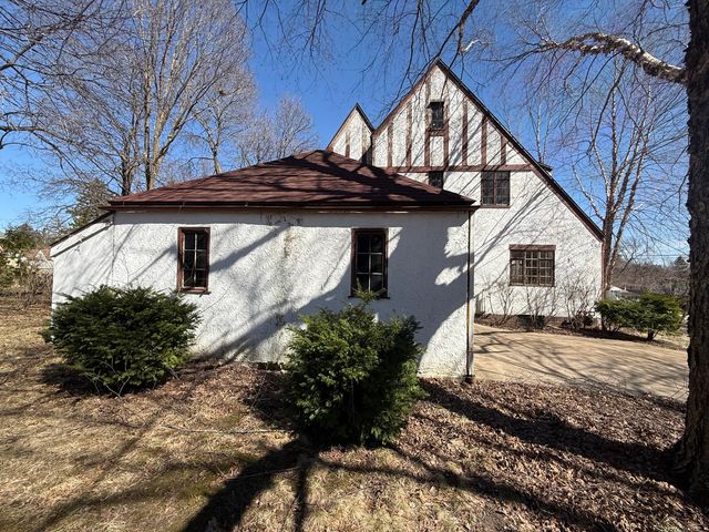 618 S Harvey Avenue, Freeport, IL 61032