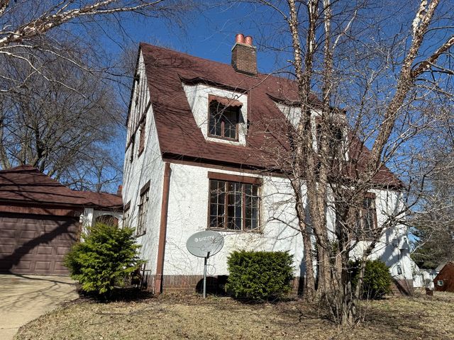 618 S Harvey Avenue, Freeport, IL 61032