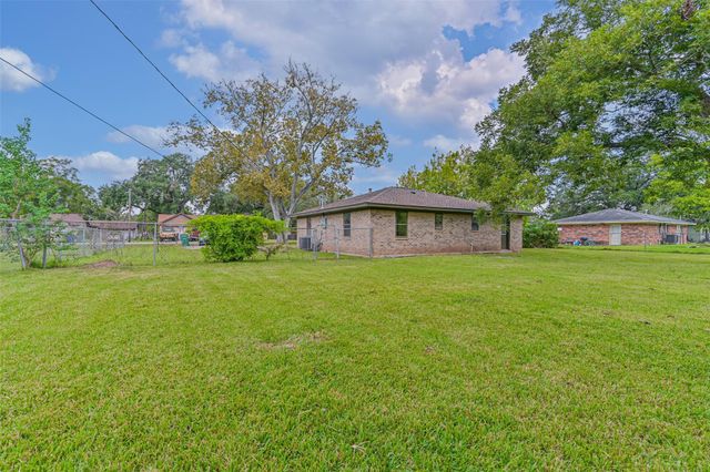 229 Burkett Street, Richwood, TX 77531