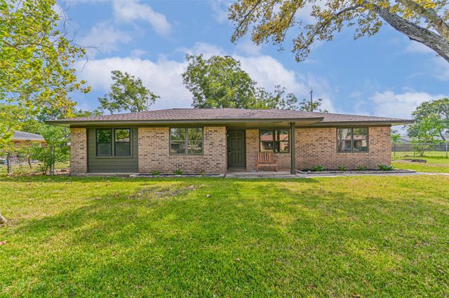 229 Burkett Street, Richwood, TX 77531