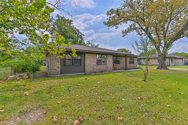 229 Burkett Street, Richwood, TX 77531