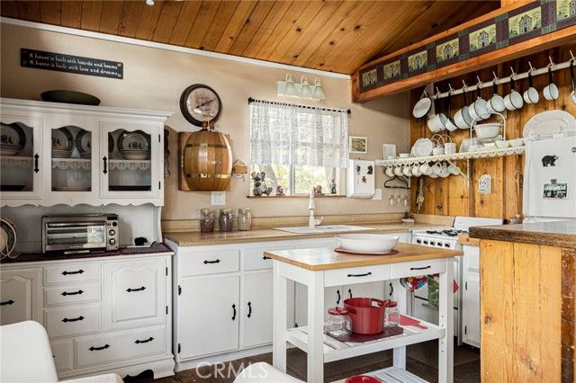 2151 Tank Road, Los Angeles, CA 92308