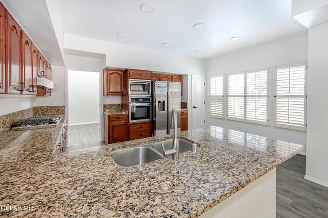 6529 JIM DE GROAT Drive, El Paso, TX 79912