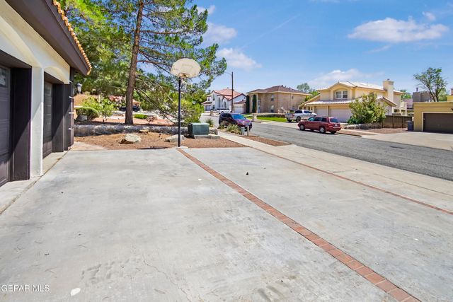 6529 JIM DE GROAT Drive, El Paso, TX 79912