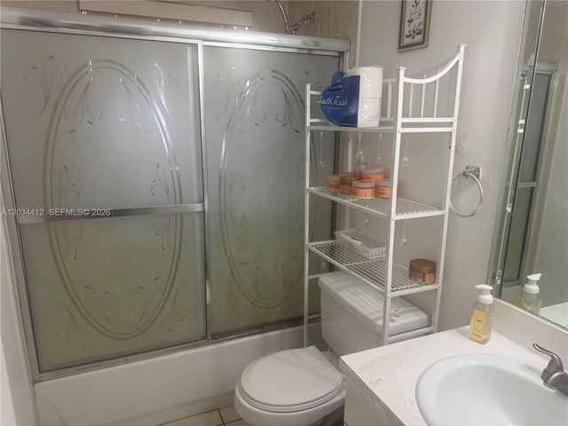 1725 W 60th Street F320, Hialeah, FL 33012