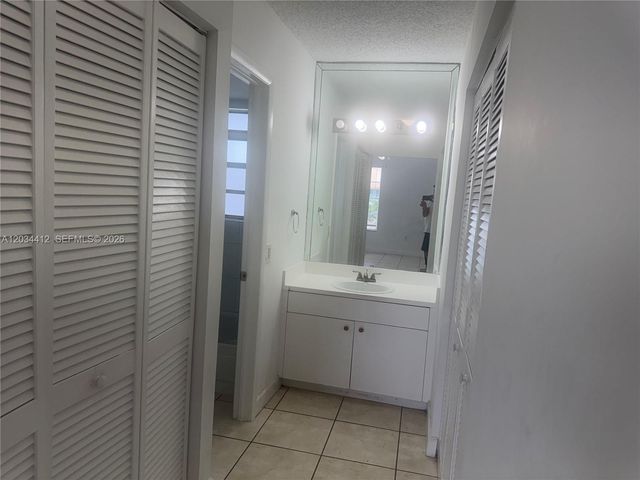 1725 W 60th Street F320, Hialeah, FL 33012