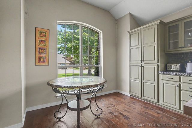 201 W Charleston Place, Broken Arrow, OK 74011