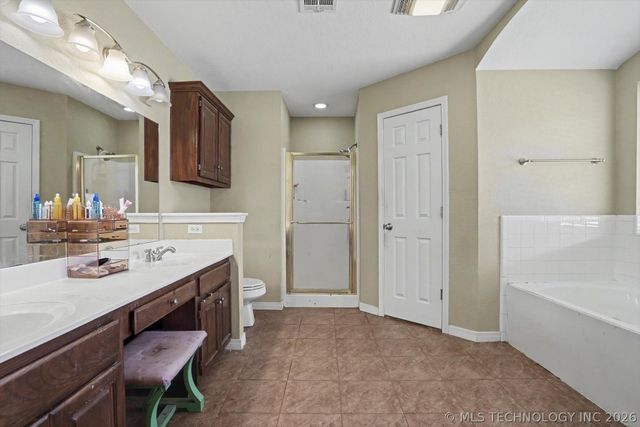 201 W Charleston Place, Broken Arrow, OK 74011