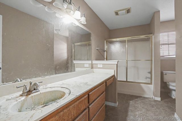 201 W Charleston Place, Broken Arrow, OK 74011