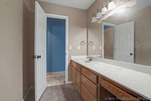201 W Charleston Place, Broken Arrow, OK 74011