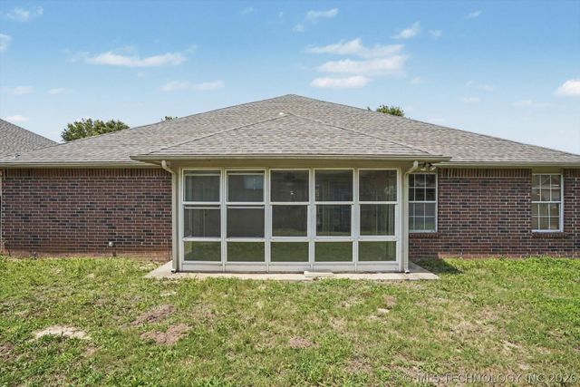 201 W Charleston Place, Broken Arrow, OK 74011