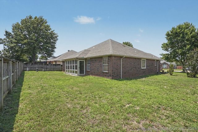 201 W Charleston Place, Broken Arrow, OK 74011