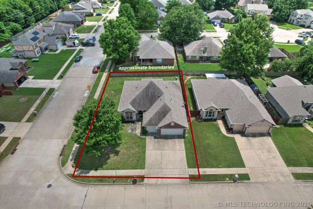 201 W Charleston Place, Broken Arrow, OK 74011