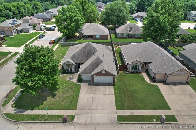 201 W Charleston Place, Broken Arrow, OK 74011