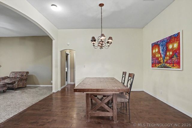 201 W Charleston Place, Broken Arrow, OK 74011