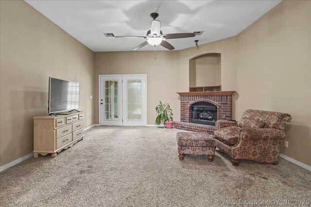 201 W Charleston Place, Broken Arrow, OK 74011
