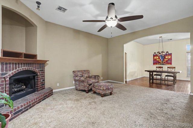 201 W Charleston Place, Broken Arrow, OK 74011