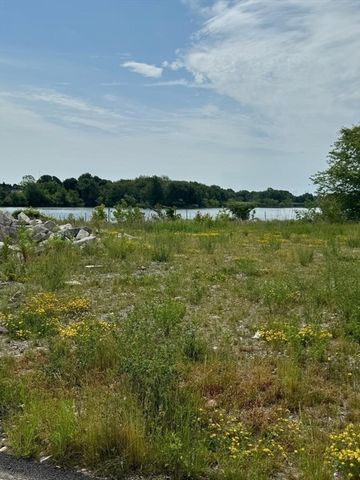 16 Princeton Circle, Fall River, MA 02722