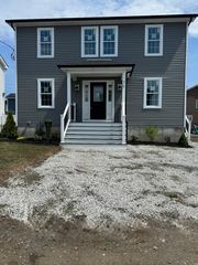 16 Princeton Circle, Fall River, MA 02722