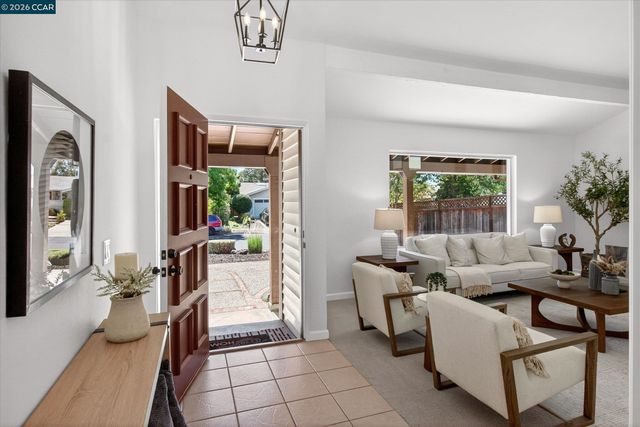 714 Navaronne Way, Concord, CA 94518