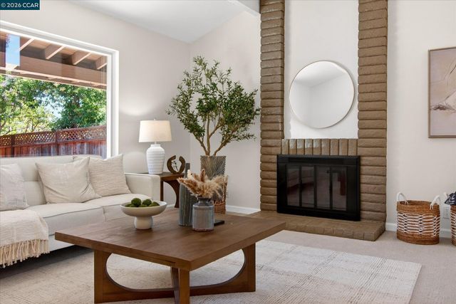 714 Navaronne Way, Concord, CA 94518