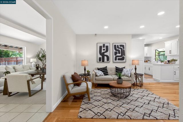 714 Navaronne Way, Concord, CA 94518