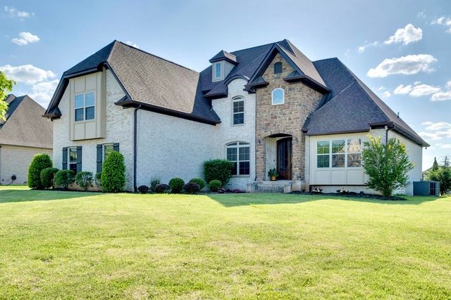 902 Larkspur Ln, Lebanon, TN 37087