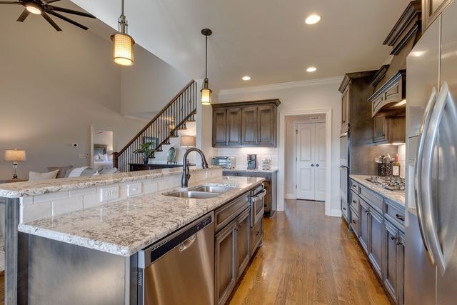 902 Larkspur Ln, Lebanon, TN 37087
