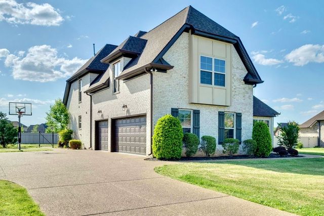 902 Larkspur Ln, Lebanon, TN 37087