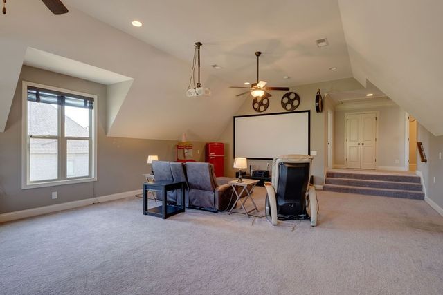 902 Larkspur Ln, Lebanon, TN 37087
