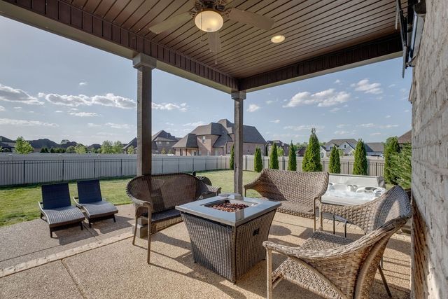 902 Larkspur Ln, Lebanon, TN 37087