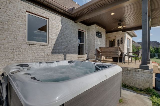 902 Larkspur Ln, Lebanon, TN 37087