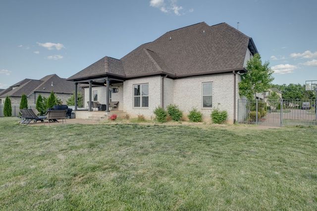 902 Larkspur Ln, Lebanon, TN 37087