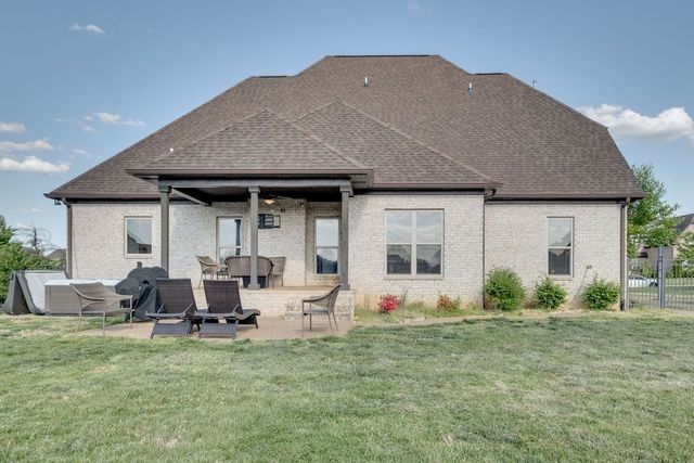902 Larkspur Ln, Lebanon, TN 37087