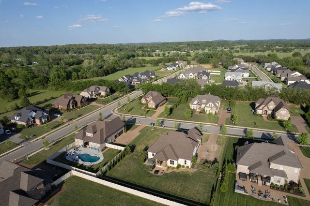 902 Larkspur Ln, Lebanon, TN 37087