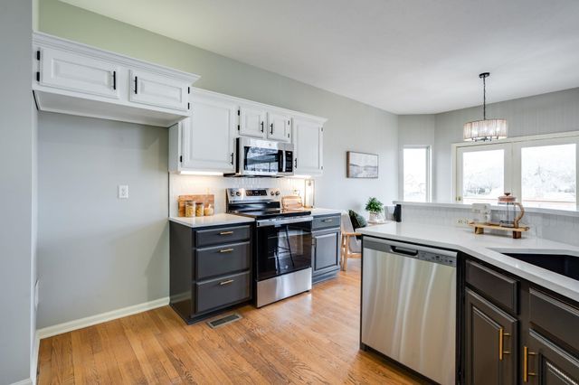 3163 N Lake Ridge Ct, Wichita, KS 67205