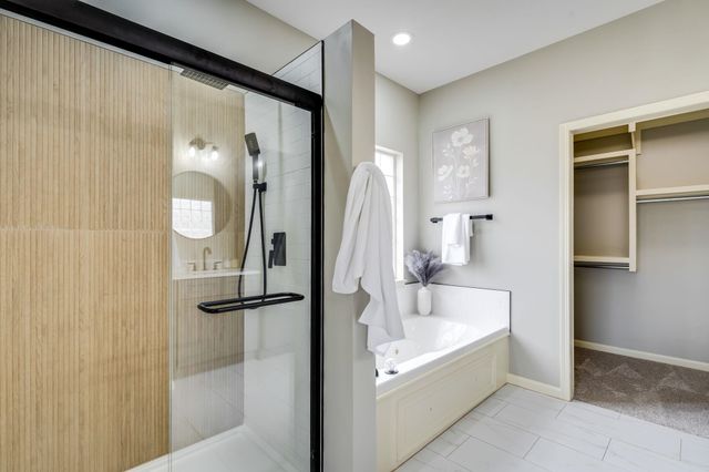 3163 N Lake Ridge Ct, Wichita, KS 67205